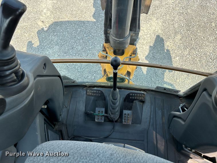 image for item DW7249 2011 John Deere 310SJ backhoe