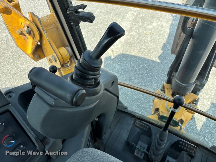 image for item DW7249 2011 John Deere 310SJ backhoe
