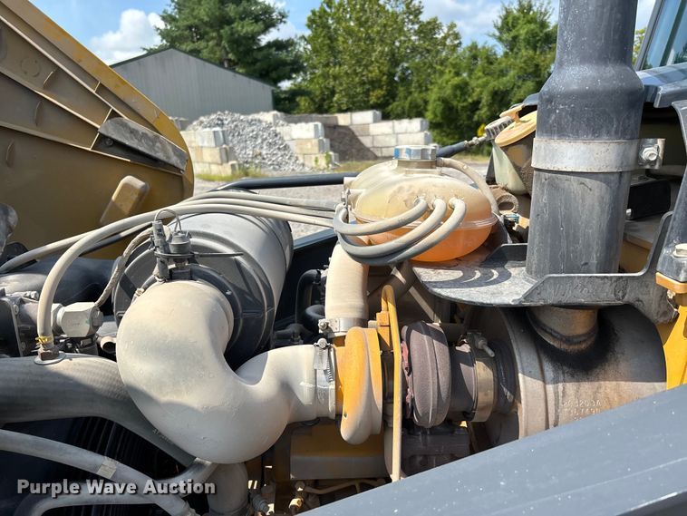 image for item DW7249 2011 John Deere 310SJ backhoe