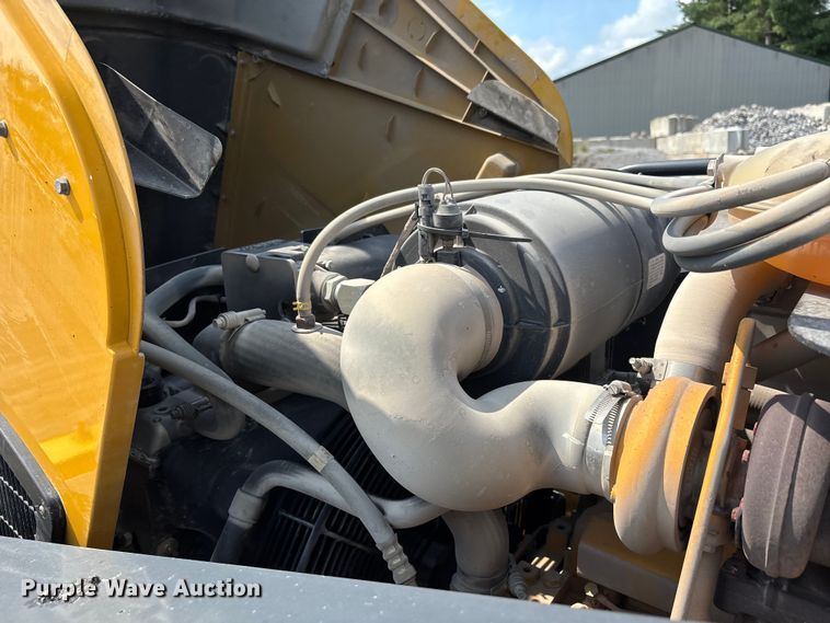 image for item DW7249 2011 John Deere 310SJ backhoe