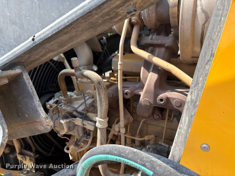 image for item DW7249 2011 John Deere 310SJ backhoe