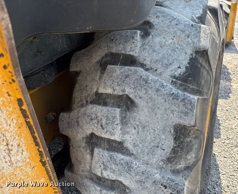 image for item DW7249 2011 John Deere 310SJ backhoe