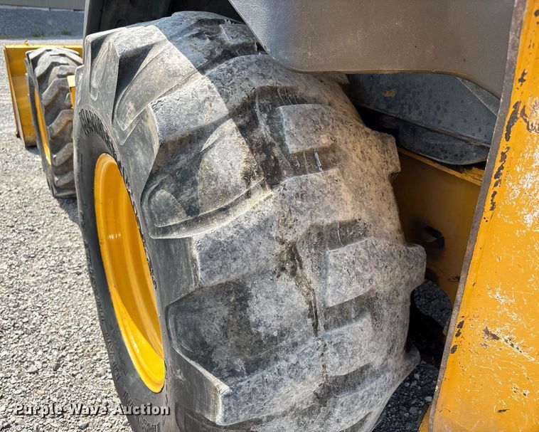 image for item DW7249 2011 John Deere 310SJ backhoe