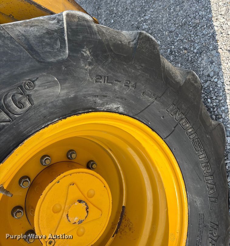 image for item DW7249 2011 John Deere 310SJ backhoe