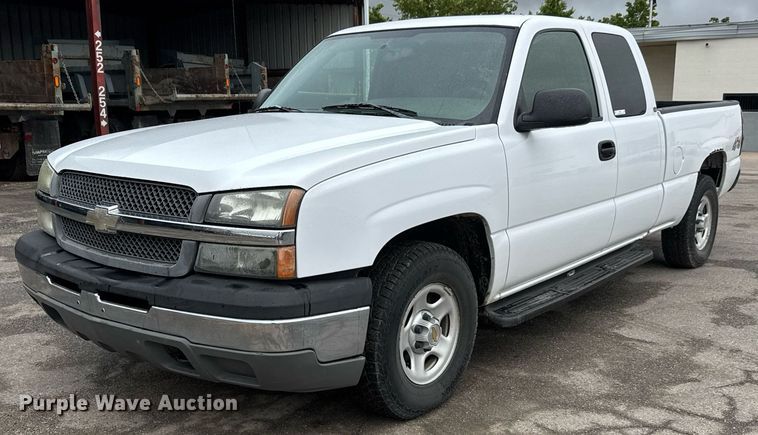 image for item DY0212 2004 Chevrolet Silverado 1500 Ext. Cab pickup truck