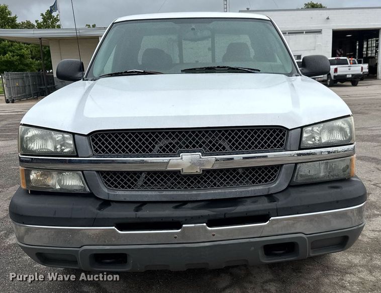 image for item DY0212 2004 Chevrolet Silverado 1500 Ext. Cab pickup truck