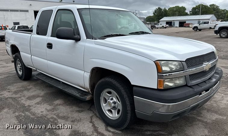 image for item DY0212 2004 Chevrolet Silverado 1500 Ext. Cab pickup truck