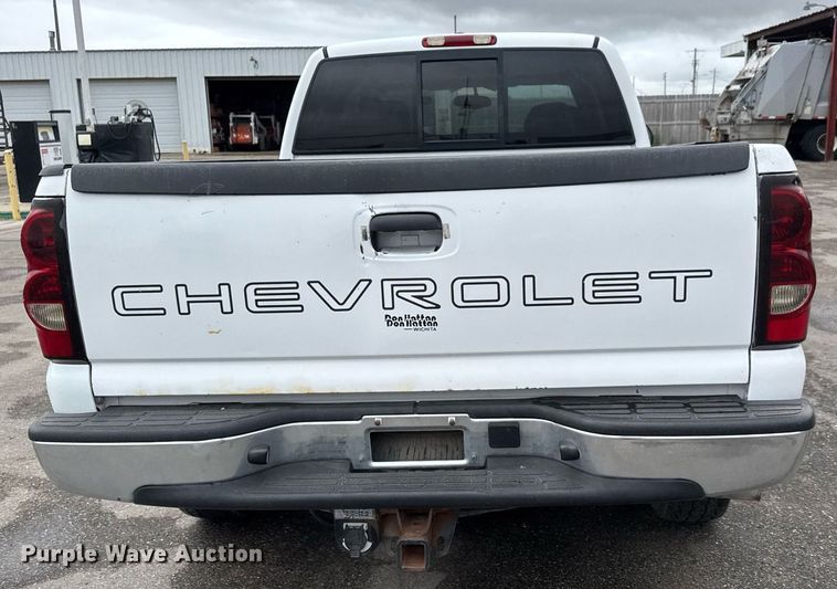 image for item DY0212 2004 Chevrolet Silverado 1500 Ext. Cab pickup truck