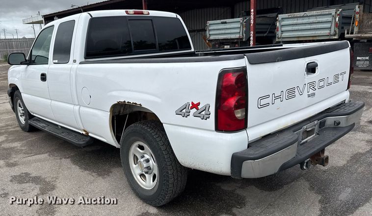 image for item DY0212 2004 Chevrolet Silverado 1500 Ext. Cab pickup truck