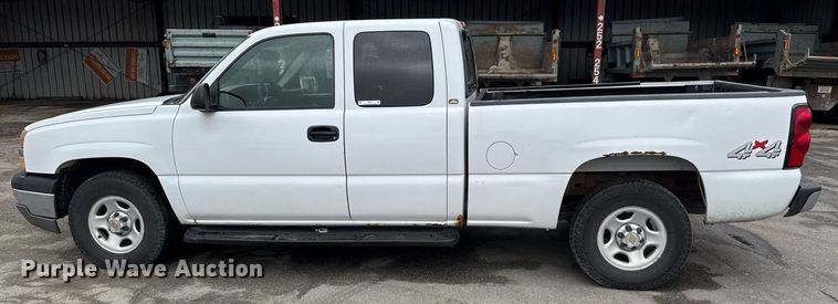 image for item DY0212 2004 Chevrolet Silverado 1500 Ext. Cab pickup truck