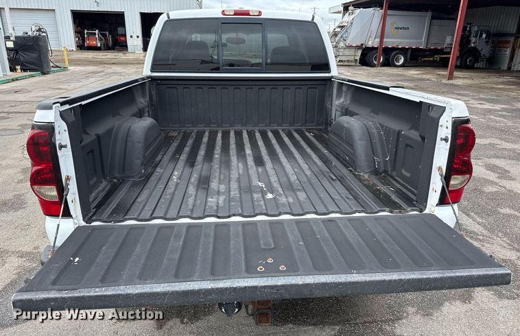 image for item DY0212 2004 Chevrolet Silverado 1500 Ext. Cab pickup truck