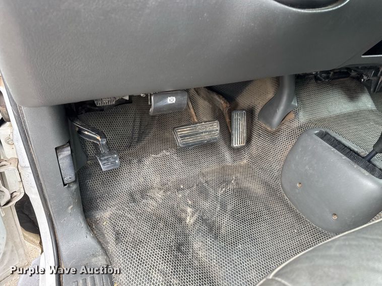 image for item DY0212 2004 Chevrolet Silverado 1500 Ext. Cab pickup truck