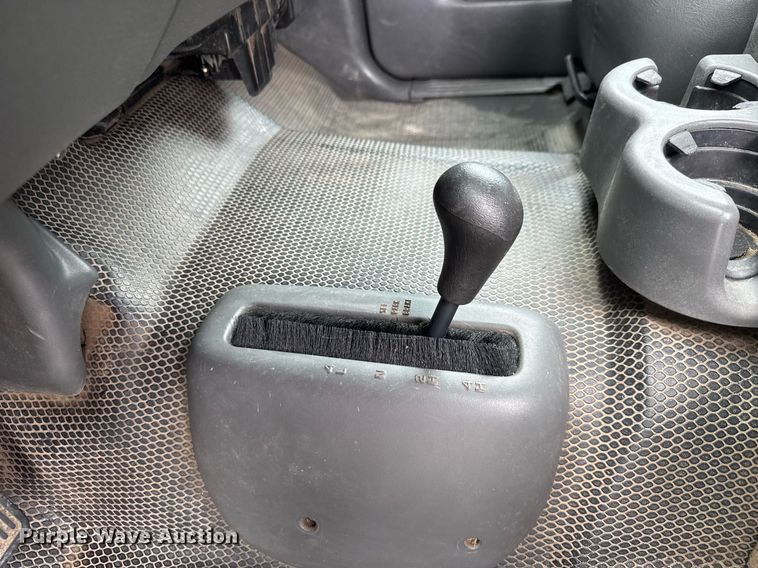 image for item DY0212 2004 Chevrolet Silverado 1500 Ext. Cab pickup truck