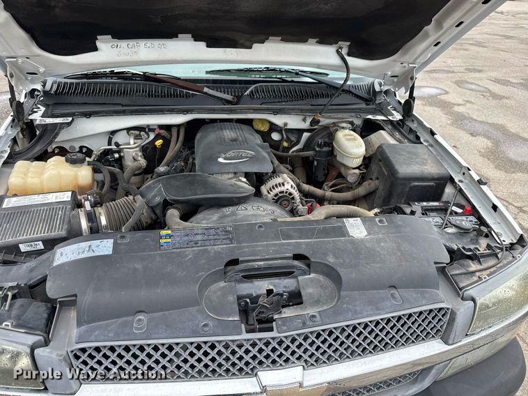 image for item DY0212 2004 Chevrolet Silverado 1500 Ext. Cab pickup truck