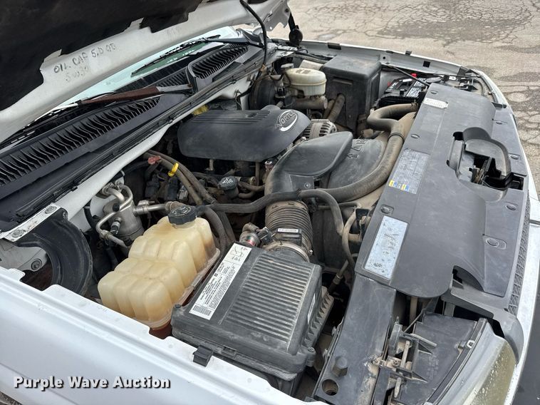 image for item DY0212 2004 Chevrolet Silverado 1500 Ext. Cab pickup truck