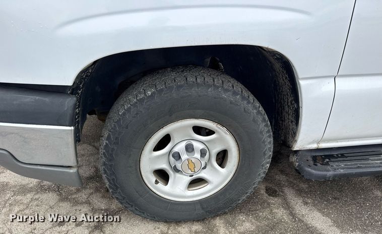 image for item DY0212 2004 Chevrolet Silverado 1500 Ext. Cab pickup truck