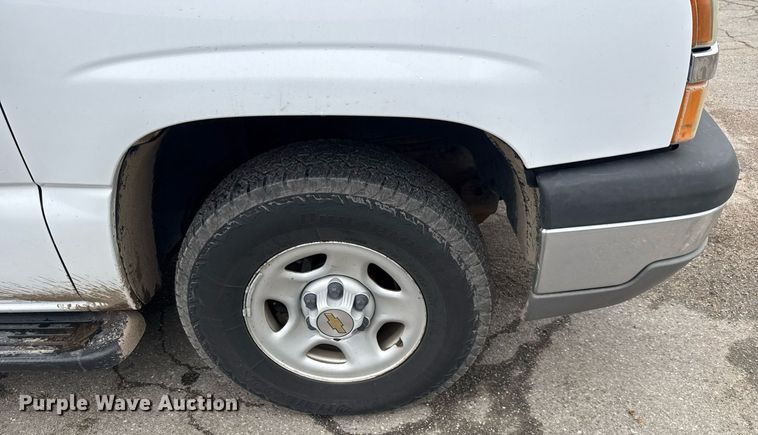 image for item DY0212 2004 Chevrolet Silverado 1500 Ext. Cab pickup truck