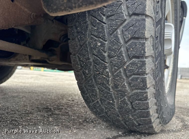 image for item DY0212 2004 Chevrolet Silverado 1500 Ext. Cab pickup truck