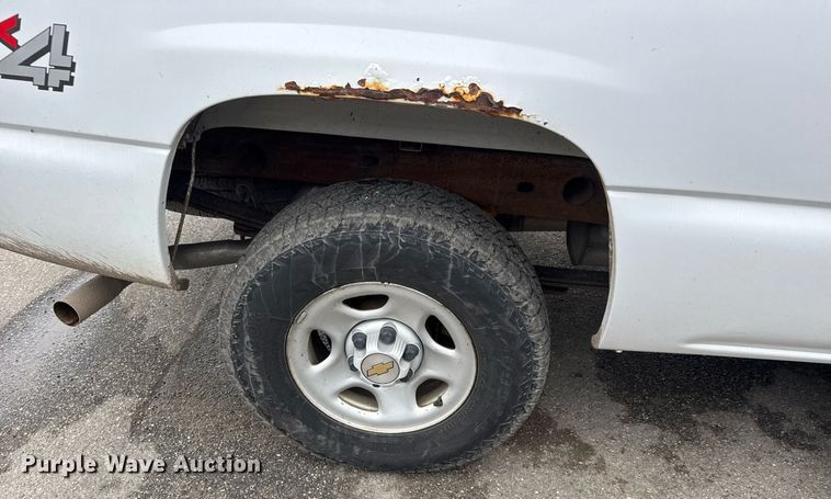 image for item DY0212 2004 Chevrolet Silverado 1500 Ext. Cab pickup truck