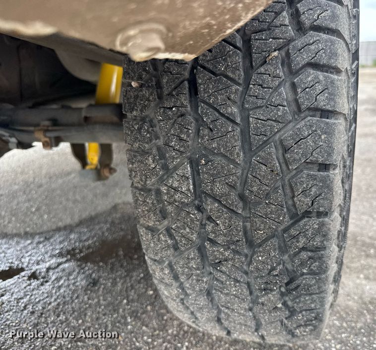 image for item DY0212 2004 Chevrolet Silverado 1500 Ext. Cab pickup truck