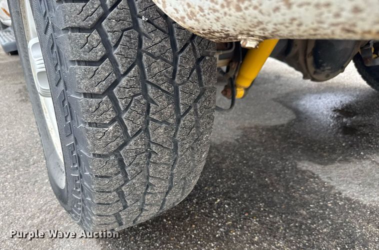 image for item DY0212 2004 Chevrolet Silverado 1500 Ext. Cab pickup truck