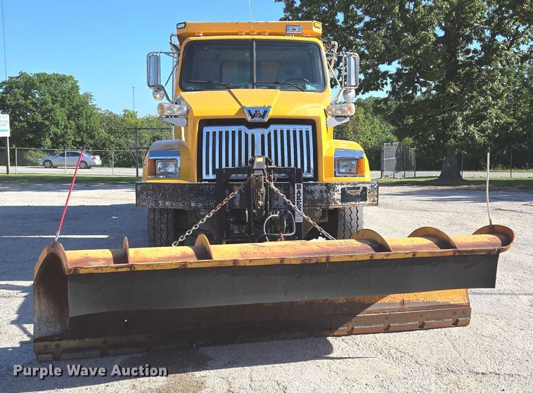 image for item DY0394 2015 Western Star 4700SF dump truck
