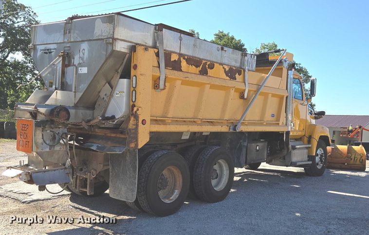 image for item DY0394 2015 Western Star 4700SF dump truck