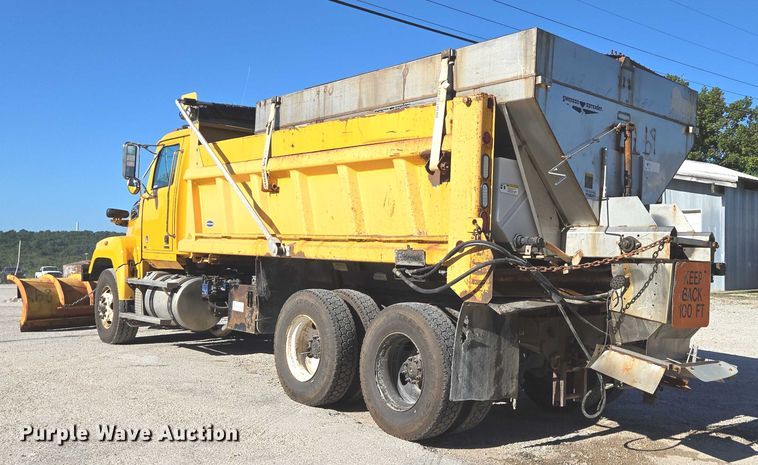 image for item DY0394 2015 Western Star 4700SF dump truck