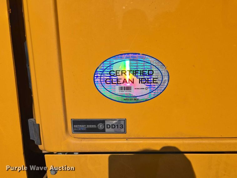 image for item DY0394 2015 Western Star 4700SF dump truck