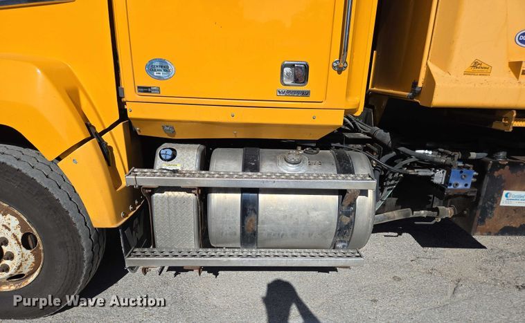 image for item DY0394 2015 Western Star 4700SF dump truck