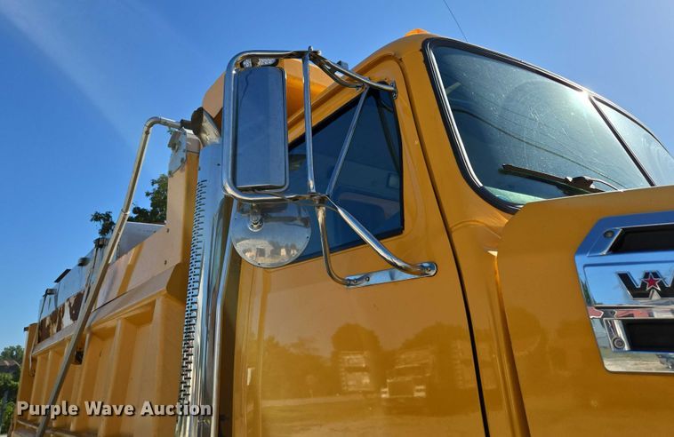 image for item DY0394 2015 Western Star 4700SF dump truck