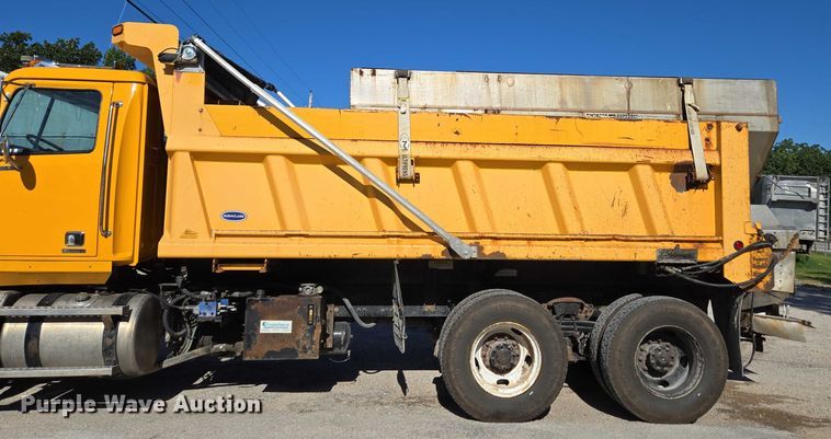 image for item DY0394 2015 Western Star 4700SF dump truck
