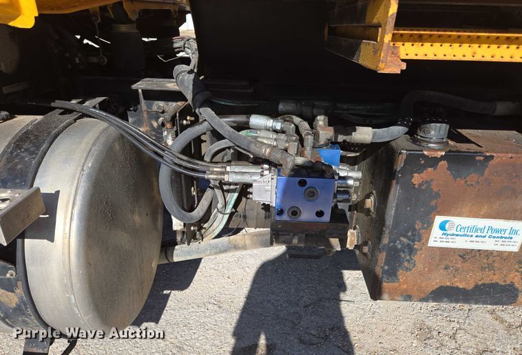 image for item DY0394 2015 Western Star 4700SF dump truck