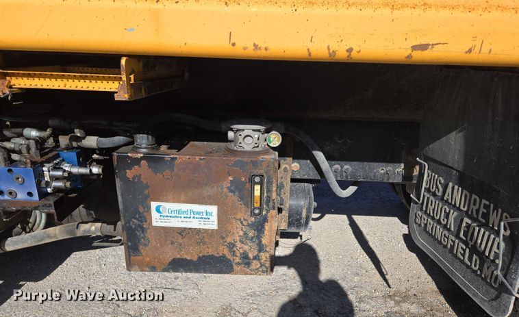 image for item DY0394 2015 Western Star 4700SF dump truck