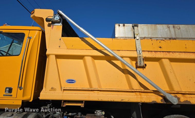 image for item DY0394 2015 Western Star 4700SF dump truck