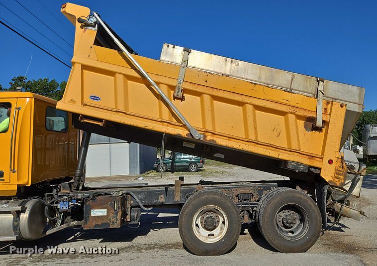 image for item DY0394 2015 Western Star 4700SF dump truck