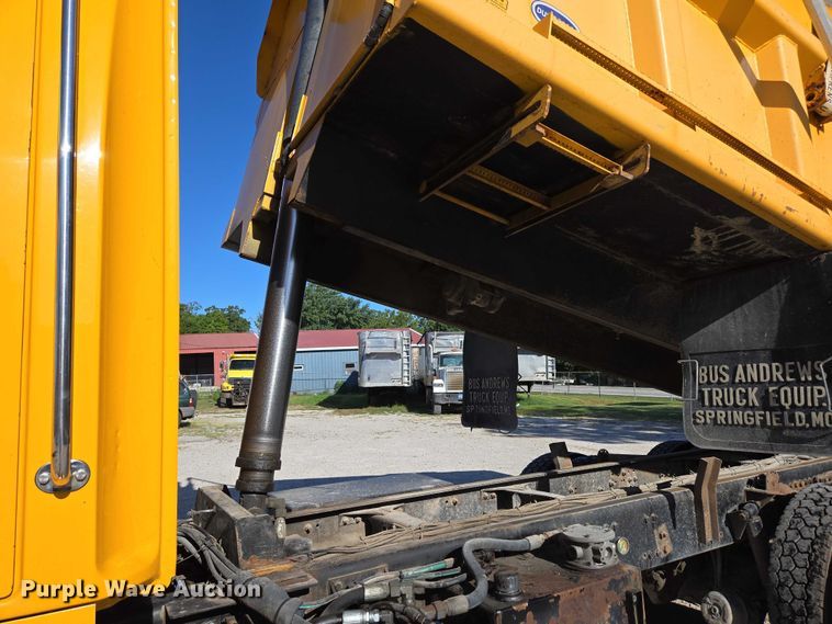 image for item DY0394 2015 Western Star 4700SF dump truck