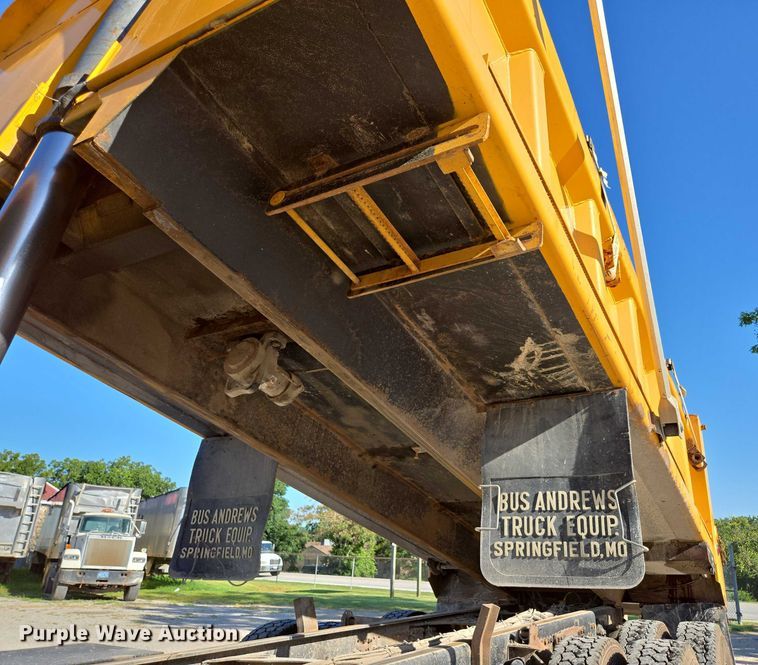 image for item DY0394 2015 Western Star 4700SF dump truck