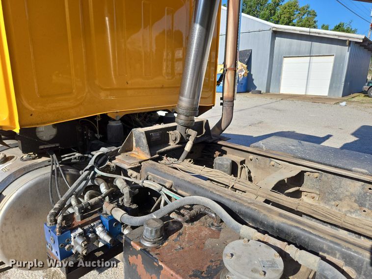 image for item DY0394 2015 Western Star 4700SF dump truck