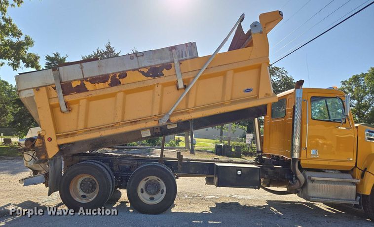 image for item DY0394 2015 Western Star 4700SF dump truck