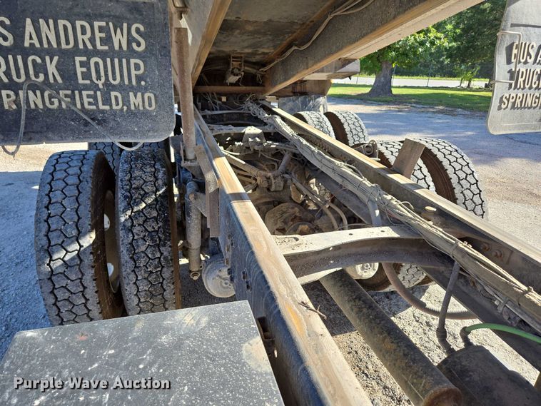 image for item DY0394 2015 Western Star 4700SF dump truck