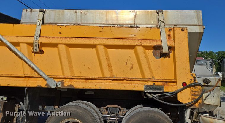 image for item DY0394 2015 Western Star 4700SF dump truck