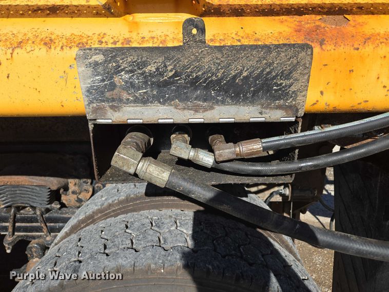 image for item DY0394 2015 Western Star 4700SF dump truck