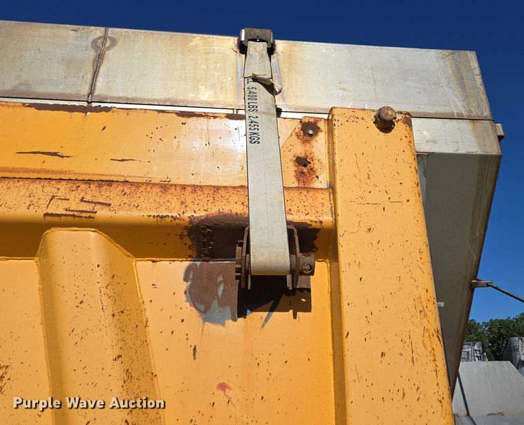 image for item DY0394 2015 Western Star 4700SF dump truck