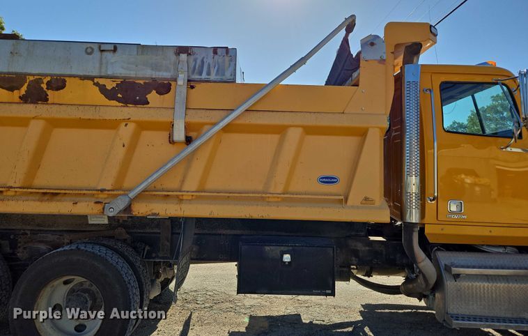 image for item DY0394 2015 Western Star 4700SF dump truck