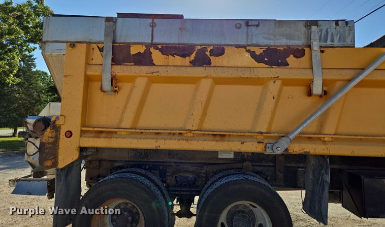 image for item DY0394 2015 Western Star 4700SF dump truck
