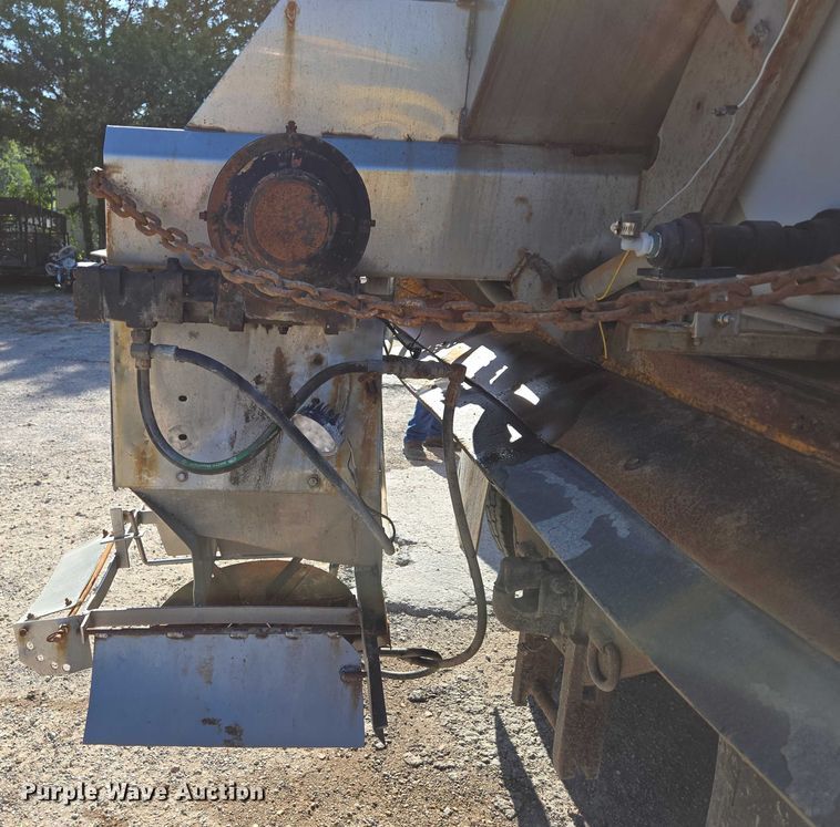 image for item DY0394 2015 Western Star 4700SF dump truck