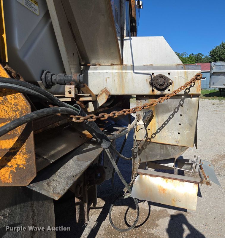 image for item DY0394 2015 Western Star 4700SF dump truck