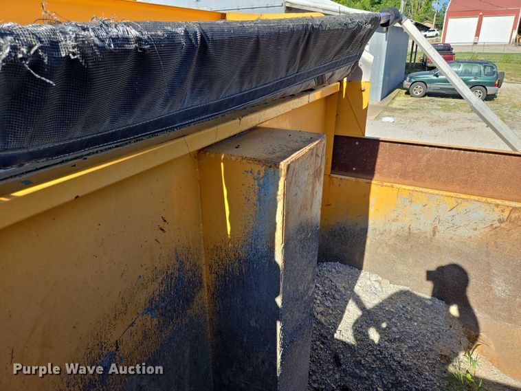 image for item DY0394 2015 Western Star 4700SF dump truck