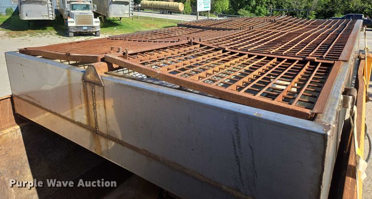 image for item DY0394 2015 Western Star 4700SF dump truck